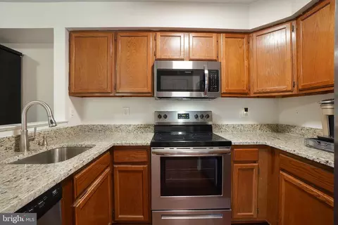 7813 Harrowgate Cir #B, Springfield, VA 22152 photo 11