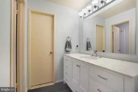 7813 Harrowgate Cir #B, Springfield, VA 22152 photo 18