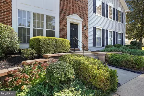 7813 Harrowgate Cir #B, Springfield, VA 22152 photo 2