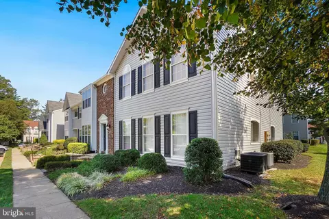 7813 Harrowgate Cir #B, Springfield, VA 22152 photo 3