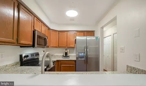 7813 Harrowgate Cir #B, Springfield, VA 22152 photo 10