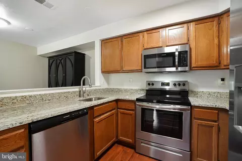7813 Harrowgate Cir #B, Springfield, VA 22152 photo 12