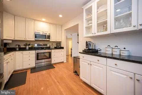 7205 Squirrel Run Ct, Springfield, VA 22152 photo 6