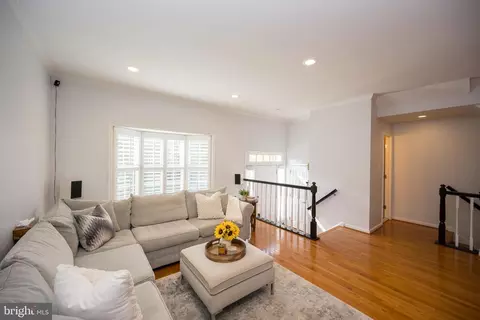 7205 Squirrel Run Ct, Springfield, VA 22152 photo 3