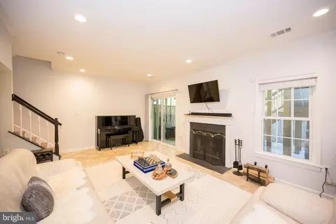 7205 Squirrel Run Ct, Springfield, VA 22152 photo 28