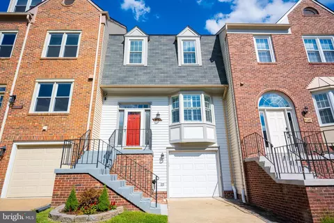 7205 Squirrel Run Ct, Springfield, VA 22152