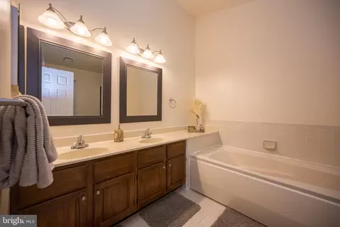7205 Squirrel Run Ct, Springfield, VA 22152 photo 20