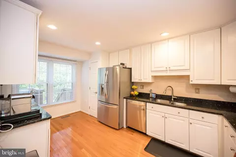 7205 Squirrel Run Ct, Springfield, VA 22152 photo 8