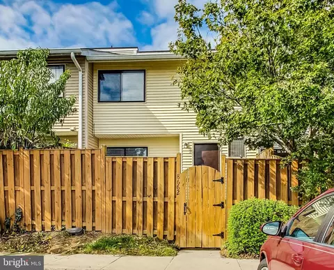 8662 Village Sq #16, Alexandria, VA 22309