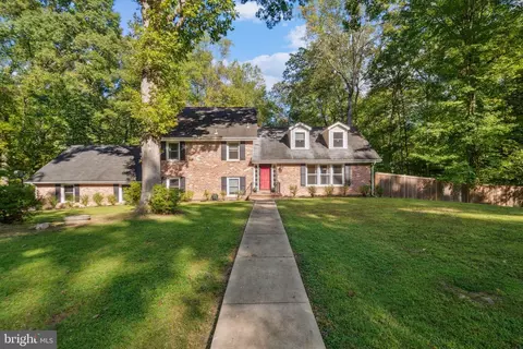 6831 Glencove Dr, Clifton, VA 20124