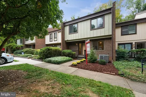 2149 Colts Neck Ct, Reston, VA 20191 photo 2