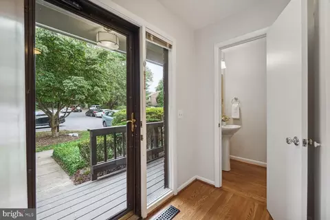 2149 Colts Neck Ct, Reston, VA 20191 photo 3