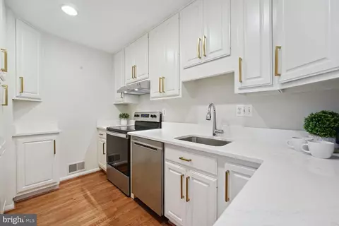 2149 Colts Neck Ct, Reston, VA 20191 photo 8