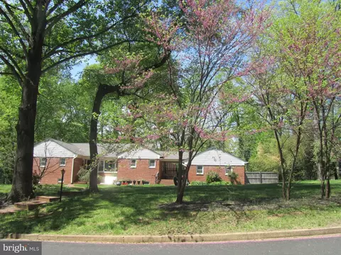 3520 Highview Pl, Falls Church, VA 22044