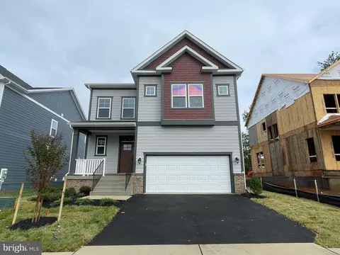 3895 Hillview Ct, Alexandria, VA 22310