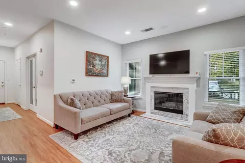 12000 Taliesin Pl #16, Reston, VA 20190
