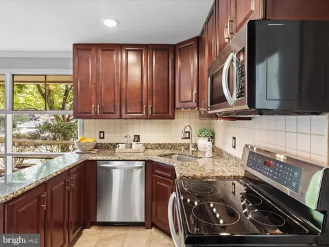 7410 Hogarth St, Springfield, VA 22151 photo 11