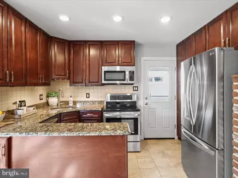 7410 Hogarth St, Springfield, VA 22151 photo 9