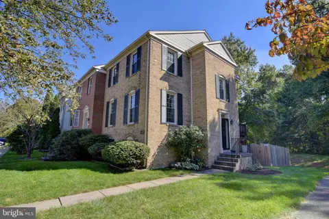 4263 Fox Lake Dr, Fairfax, VA 22033
