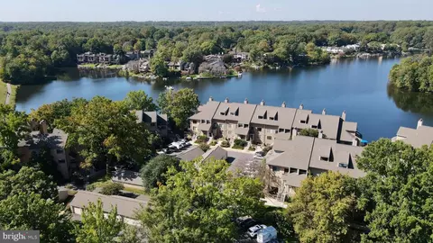 11196 Harbor Ct, Reston, VA 20191