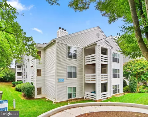 10303 Appalachian Cir #201, Oakton, VA 22124