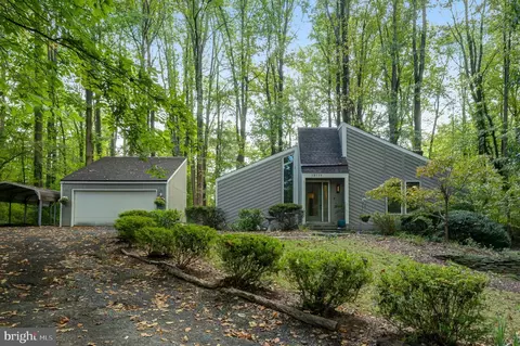 12711 Sabastian Dr, Fairfax, VA 22030
