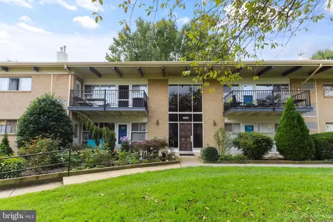 4909 Americana Dr #206, Annandale, VA 22003