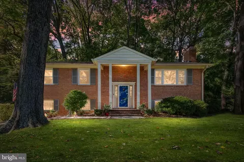 8227 Kay Ct, Annandale, VA 22003