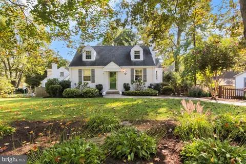 2931 Woodlawn Ave, Falls Church, VA 22042