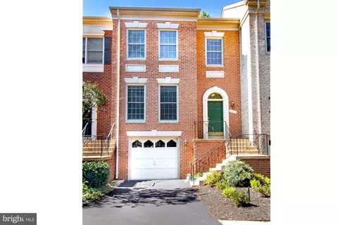 5123 Woodfield Dr, Centreville, VA 20120