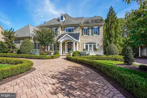 1585 Maddux Ln, Mclean, VA 22101