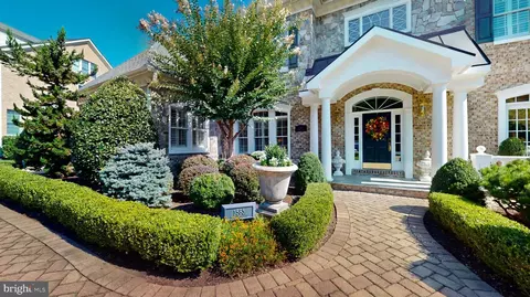 1585 Maddux Ln, Mclean, VA 22101 photo 3