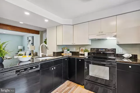 8335 Brookvale Ct, Springfield, VA 22153 photo 4