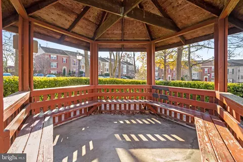 7012 Braddock Mews Pl, Springfield, VA 22151 photo 5