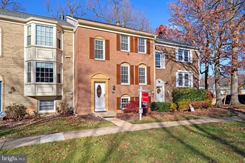 7012 Braddock Mews Pl, Springfield, VA 22151 photo 2