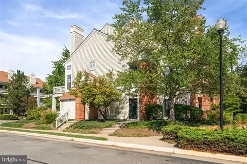 7046 Ellingham Cir #9, Alexandria, VA 22315