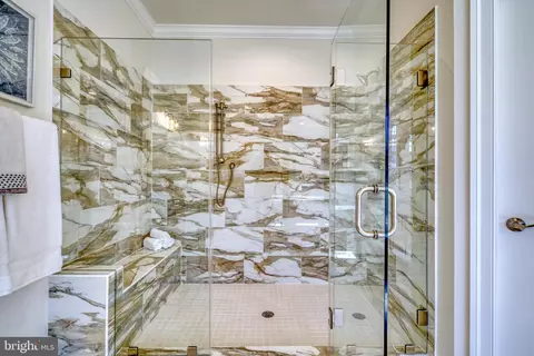 Bath - 1826 Dalmation Dr, Mclean, VA 22101 photo 3 of 4