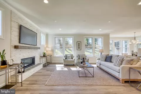 Living - 1826 Dalmation Dr, Mclean, VA 22101 photo 1 of 2