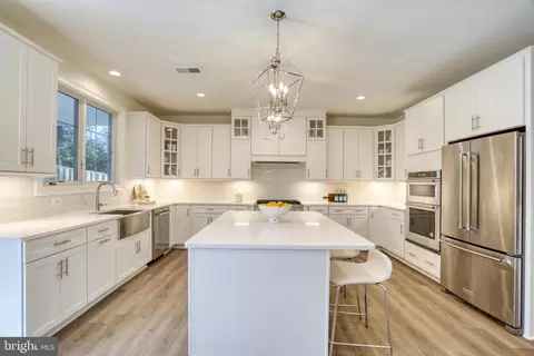 Kitchen - 1826 Dalmation Dr, Mclean, VA 22101 photo 2 of 4