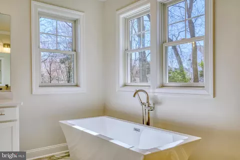 Bath - 1826 Dalmation Dr, Mclean, VA 22101 photo 1 of 4