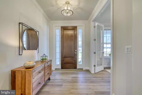 Entry Way - 1826 Dalmation Dr, Mclean, VA 22101 photo 2 of 4