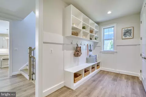 Entry Way - 1826 Dalmation Dr, Mclean, VA 22101 photo 3 of 4
