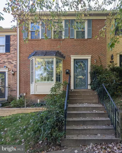 7433 Chummley Ct, Falls Church, VA 22043