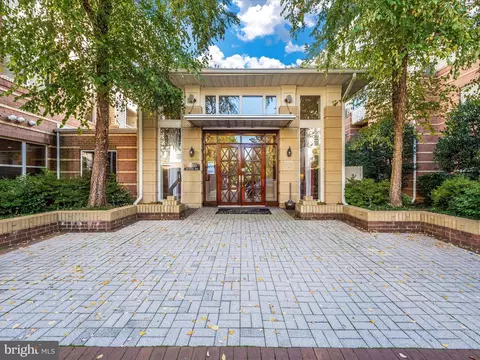 9490 Virginia Center Blvd #325, Vienna, VA 22181
