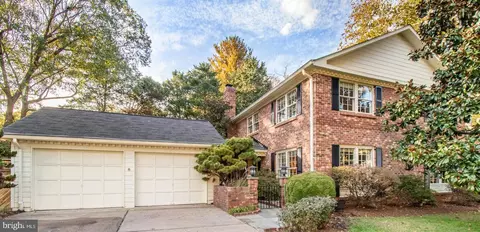 3802 Moss Brooke Ct, Fairfax, VA 22031