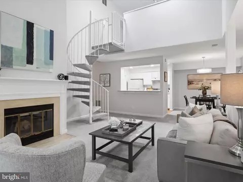 12254 Fort Buffalo Cir #506, Fairfax, VA 22033