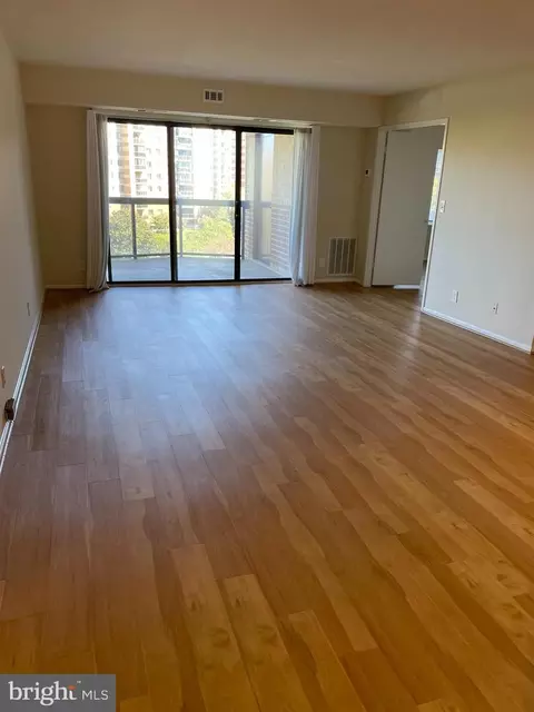 8360 Greensboro Dr #619, Mclean, VA 22102 photo 4