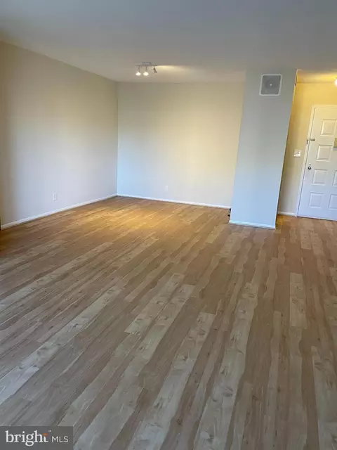 8360 Greensboro Dr #619, Mclean, VA 22102 photo 3