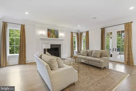 Living - 6622 Malta Ln, Mclean, VA 22101 photo 1 of 8