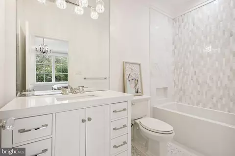 Bath - 6622 Malta Ln, Mclean, VA 22101 photo 4 of 8